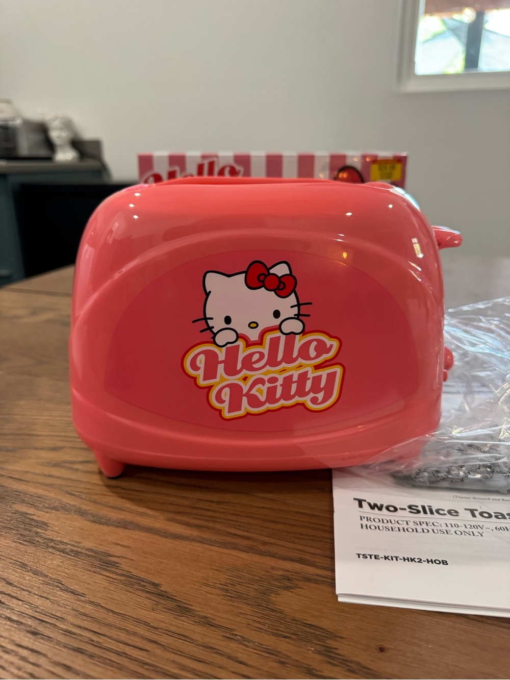 Hello Kitty Pink Retro Toaster - Picture 2 of 3